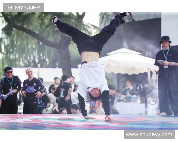 上海街舞队与成都街舞队赛后复盘分析灵活性表现与战术对比 上海街舞队与成都街舞队赛后复盘分析灵活性表现与战术对比